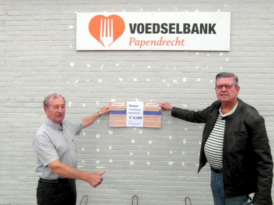 Voedselbank Papendrecht ontvangt een cheque van 6.180 euro (afbeelding_2024-05-29_135429495.png)