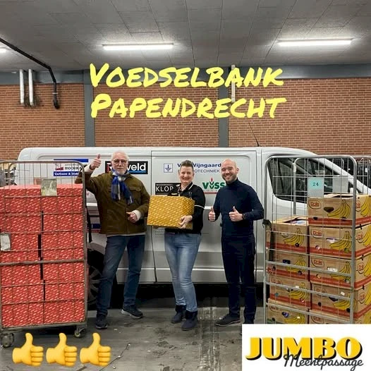Jumbo Meentpassage doneert kar vol met Kerstpakketten voor de Voedselbank (jumbo-meentpassage-inzameling-voor-de-voedselbank-l.jpg)